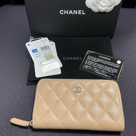 Authentic Chanel 18b beige tan medium zip wallet light gold hardware clutch - Picture 1 of 6